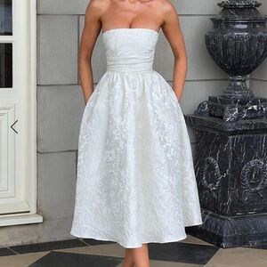 Chic Strapless Floral Dress in White